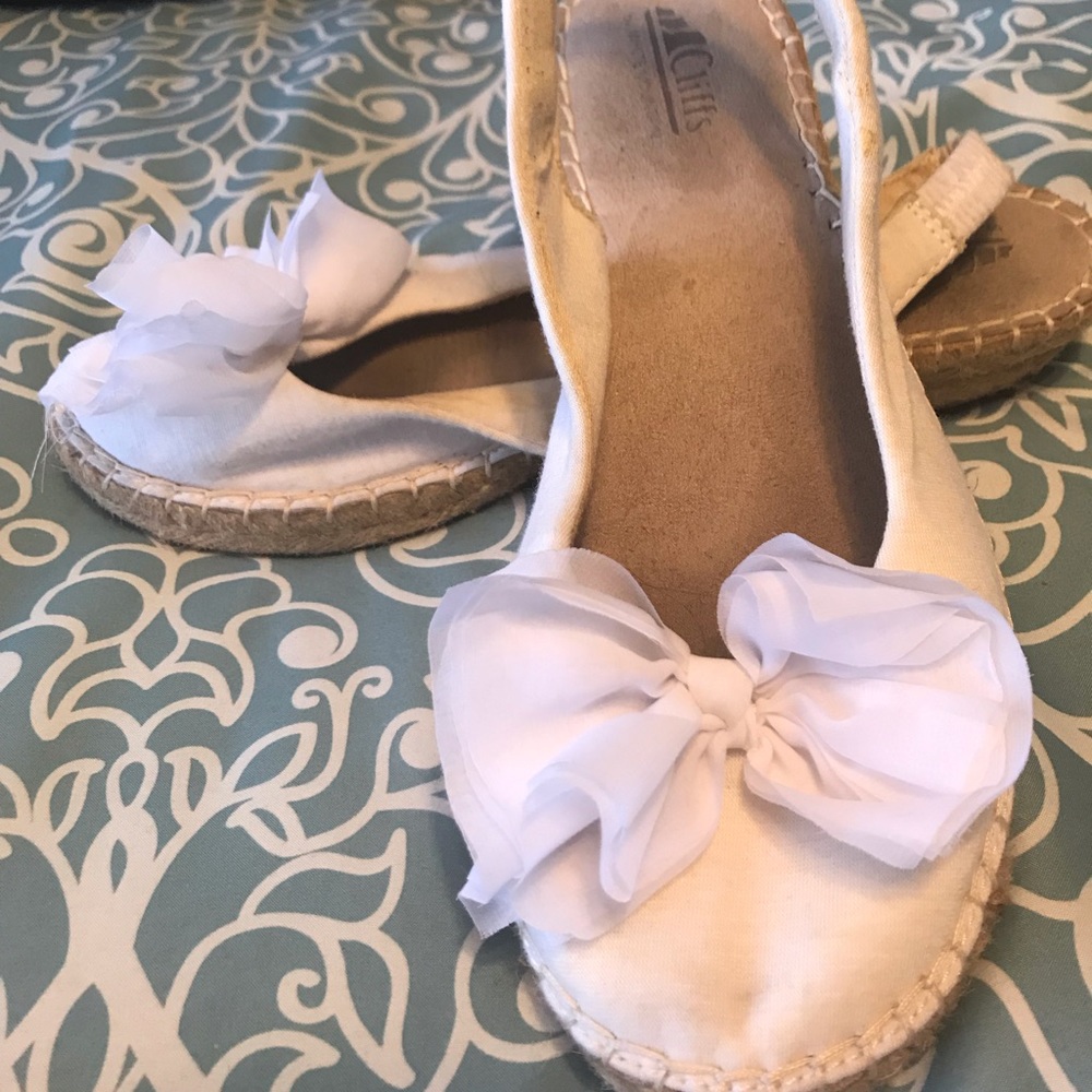 White 1/2” Floral Heels